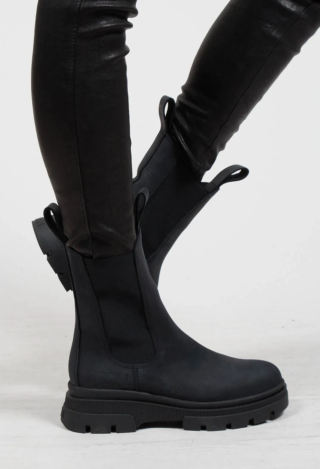 Chelsea Boots in New Black