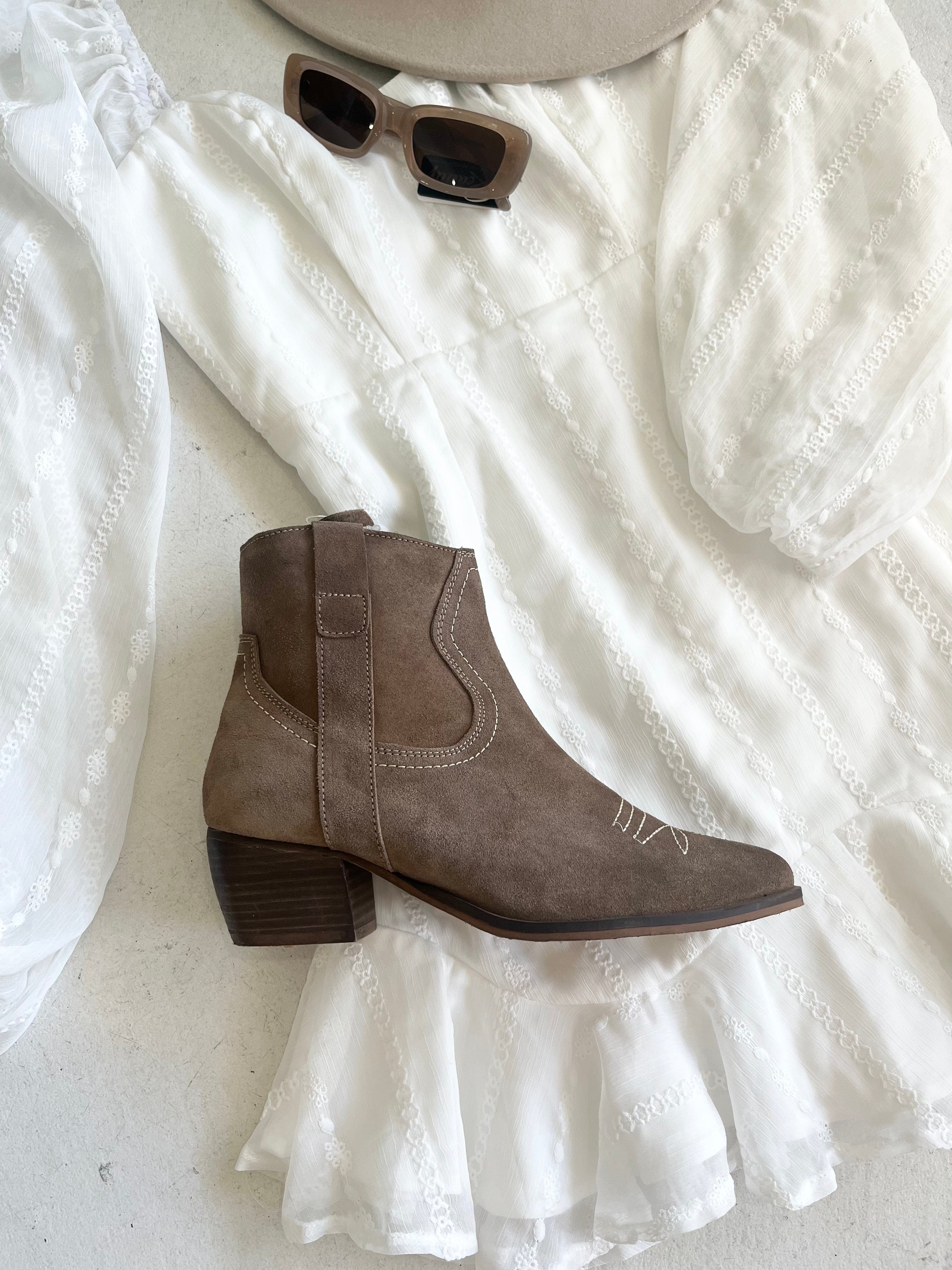 Dee Ankle Boots - Sand Suede