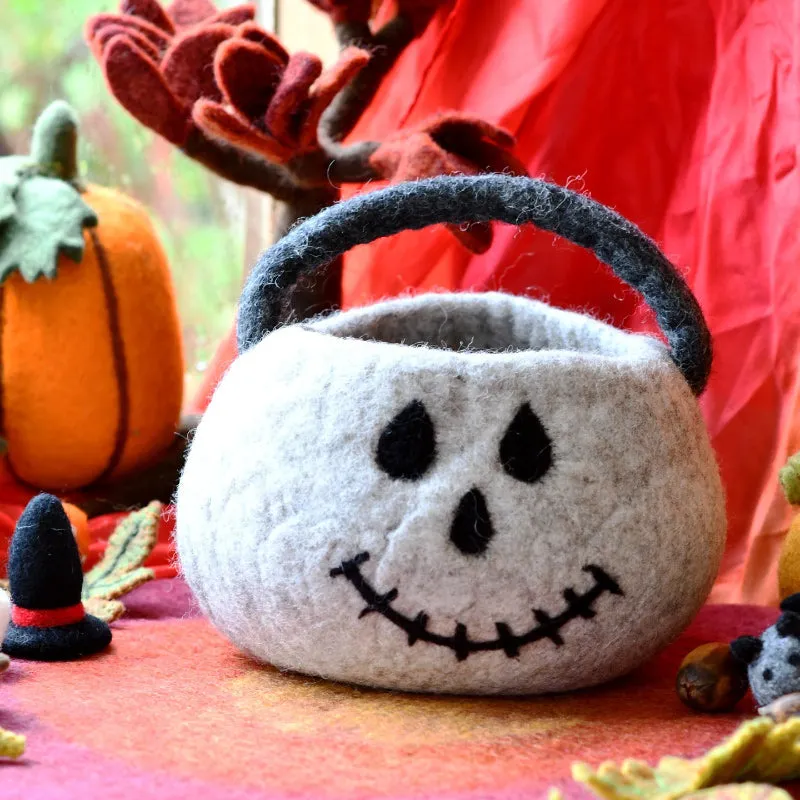 Felt Trick-or-Treat Skull Bag