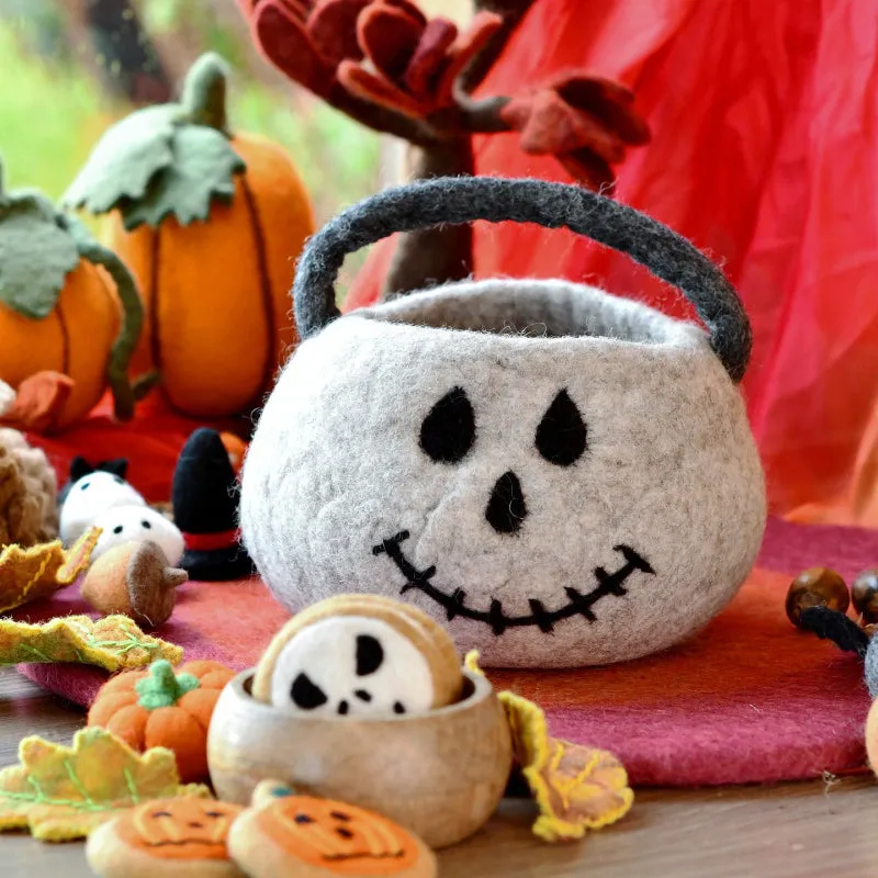 Felt Trick-or-Treat Skull Bag